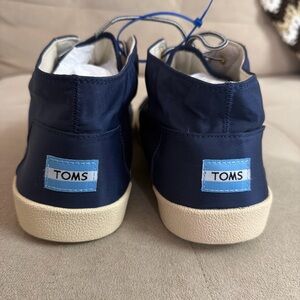 Men’s Toms Navy Chukka Boots with Cream Sole and Gold Eyelets 11.5